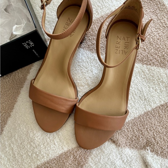 Naturalizer Vera Ankle Strap Dress Sandals, size 7 1/2 wide. Not worn outside - Picture 3 of 10